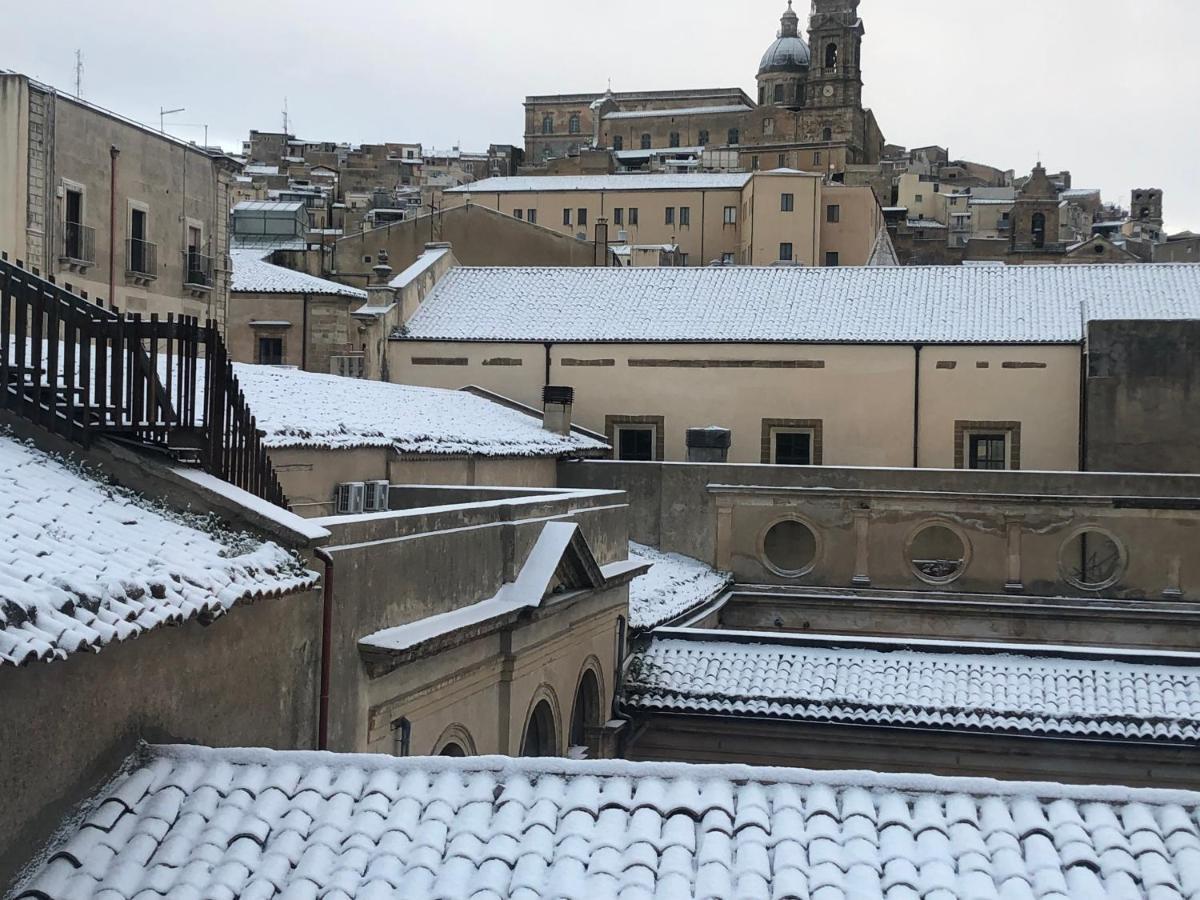 Il Piccolo Attico Bed and Breakfast Caltagirone Exteriör bild